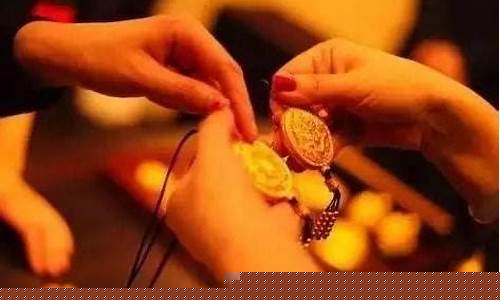 首饰金价和金价不等吗_首饰金价差距太大