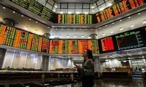 股市下跌黄金_股市大跌拖累金价走低