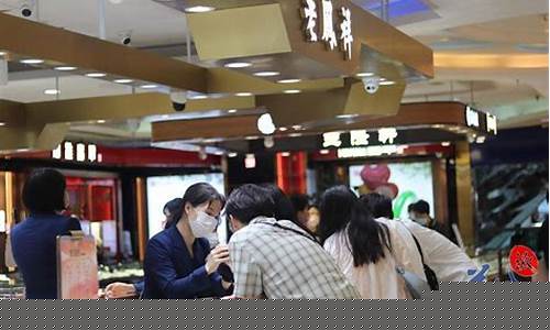 金价专柜可以砍价吗_实体店的金价