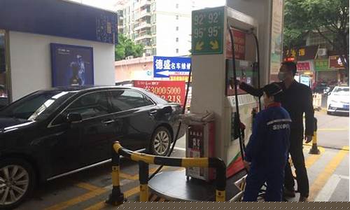 市区油价比县区油价要贵吗_市里的油价怎么和县城不一样