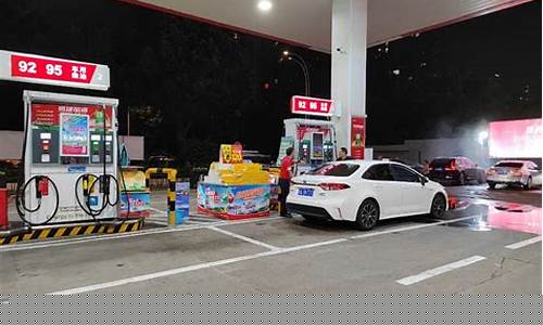 福州油价今晚下调_福州今天油价多少钱一升92