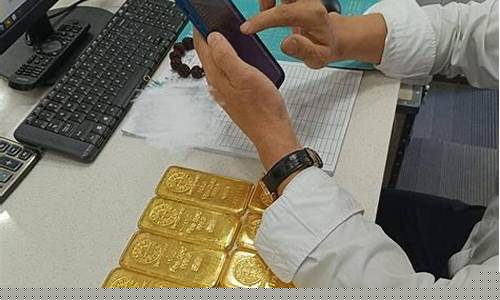 金价下跌抄底人扫金_金价下跌是好事还是坏事