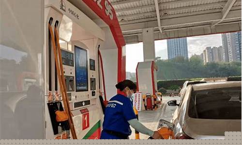 宜宾油价今日24时下调_宜宾2019油价